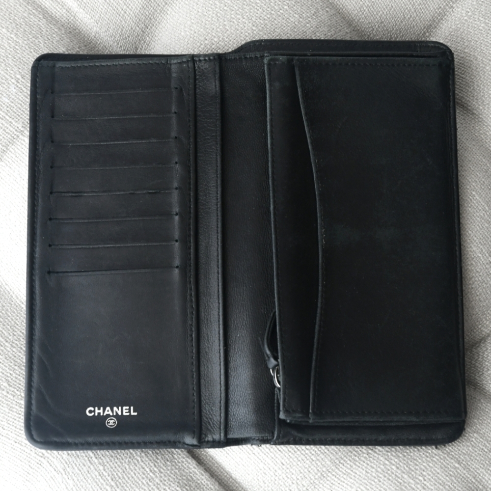 SOLD🥀 Authentic CHANEL Lambskin Quilted Yen Wallet in Black ~ Room For iPhones - Picture 4 of 13